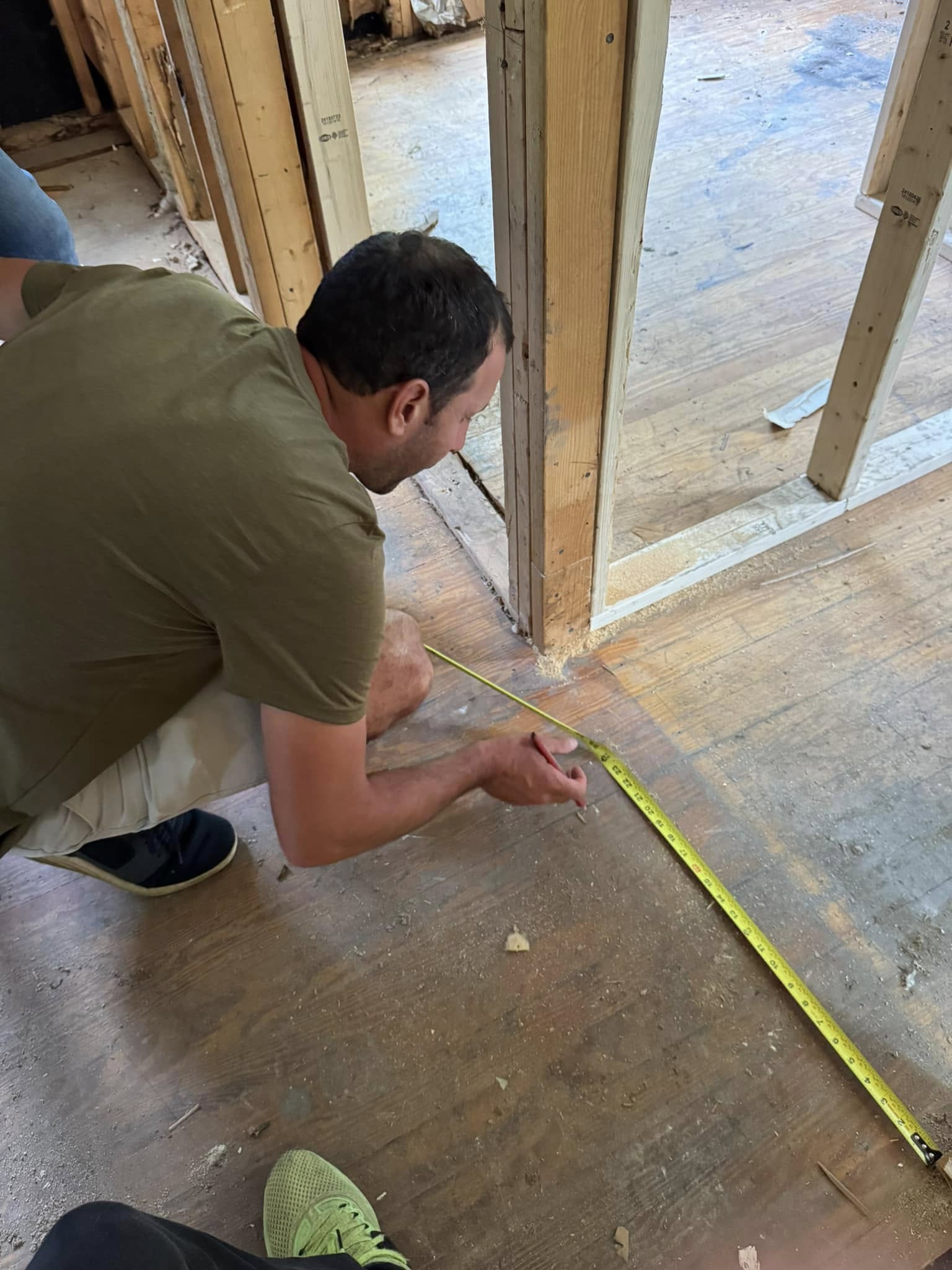 Omer Ashkenazi renovating a Maryland home